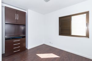 Image 19 - 883047