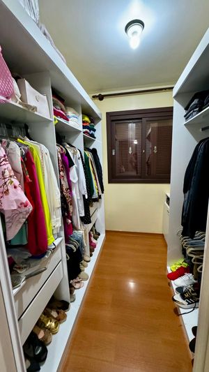 Image 4 - 883066