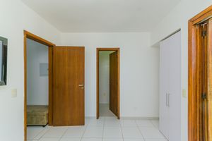 Image 11 - 883067
