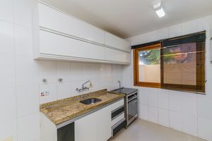 Image 33 - 883067