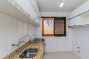 Image 37 - 883067