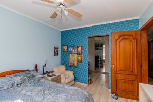 Image 11 - 883099