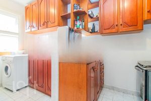 Image 9 - 883101