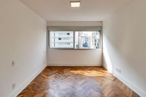 Image 11 - 883115