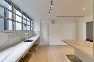 Image 10 - 883115