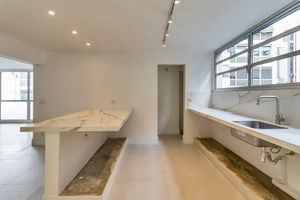 Image 8 - 883115