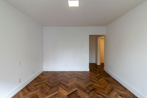 Image 14 - 883115