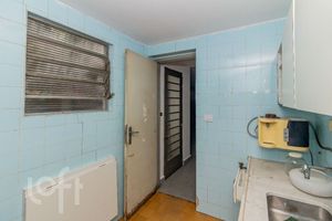 Image 7 - 883120