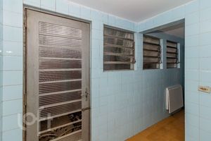 Image 10 - 883120