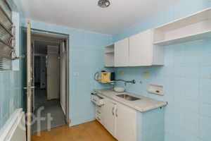 Image 6 - 883120