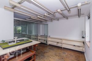 Image 21 - 883120