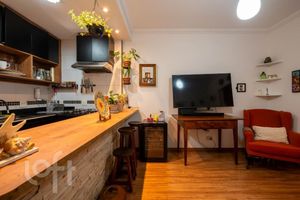 Image 4 - 883124