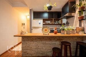 Image 6 - 883124