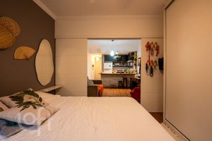 Image 15 - 883124