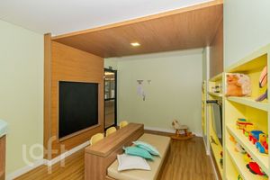 Image 37 - 883127