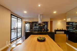 Image 12 - 883127