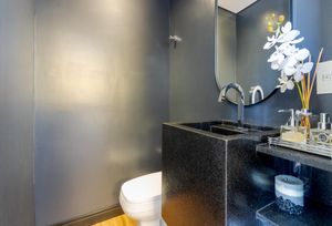 Image 9 - 883133