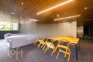 Image 25 - 883136