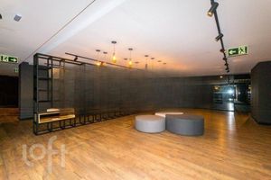 Image 19 - 883136
