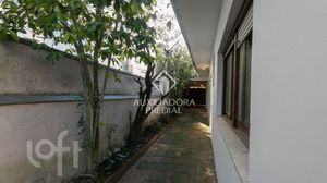 Image 37 - 883140