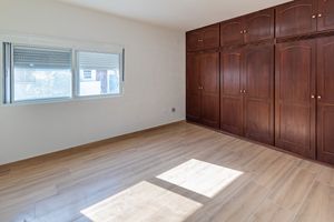 Image 18 - 883154