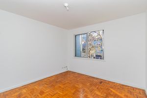 Image 3 - 883162