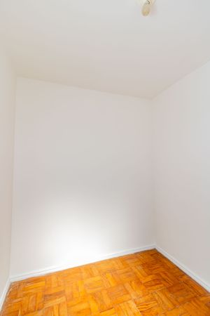 Image 30 - 883162