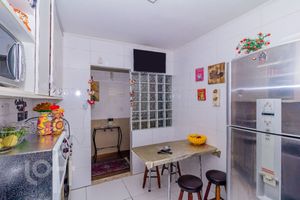 Image 8 - 883170
