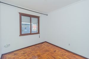 Image 7 - 883200