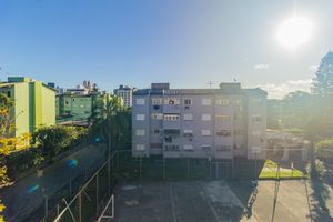 Image 15 - 883200