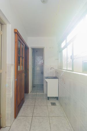 Image 22 - 883200
