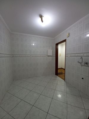 Image 6 - 883200