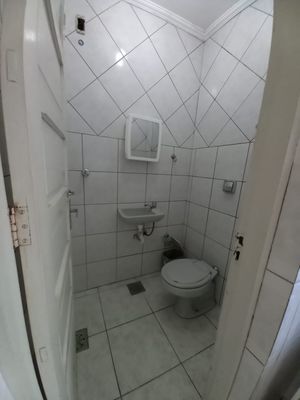 Image 8 - 883200