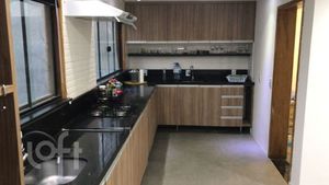 Image 10 - 883202