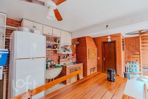 Image 33 - 883220