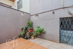 Image 30 - 883220