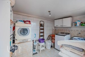 Image 41 - 883220