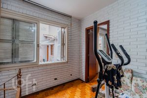 Image 37 - 883220