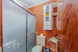 Image 35 - 883220