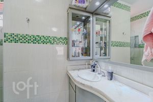 Image 15 - 883220