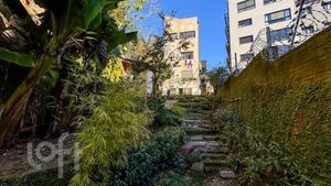 Image 33 - 883235