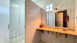 Image 6 - 883235