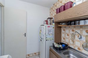Image 21 - 883240