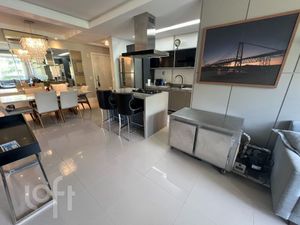 Image 11 - 883241