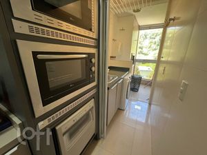 Image 8 - 883241