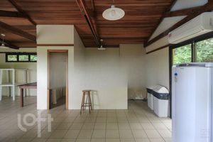 Image 37 - 883245