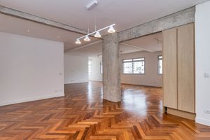 Image 11 - 883248