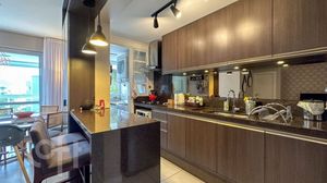 Image 6 - 883249