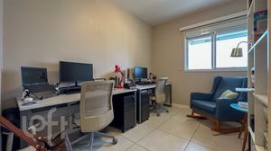 Image 17 - 883249