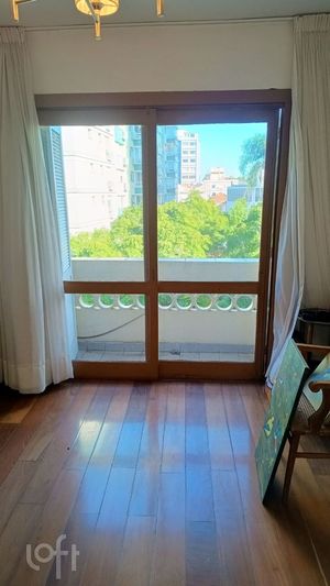 Image 8 - 883250